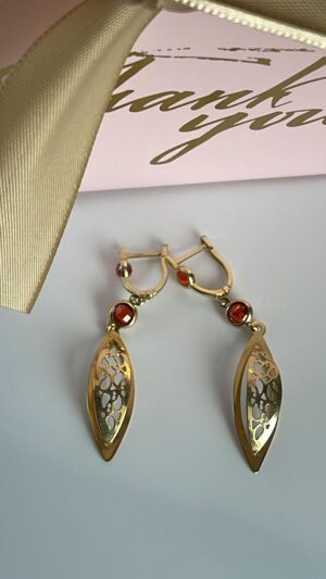 Aretes en oro amarillo con piedra anaranjada - Imagen 2