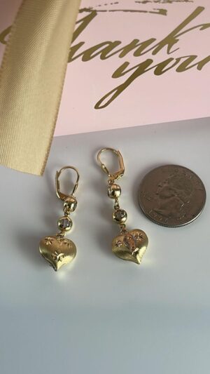 Aretes de corazón con Virgen de Guadalupe tres oros - Imagen 2
