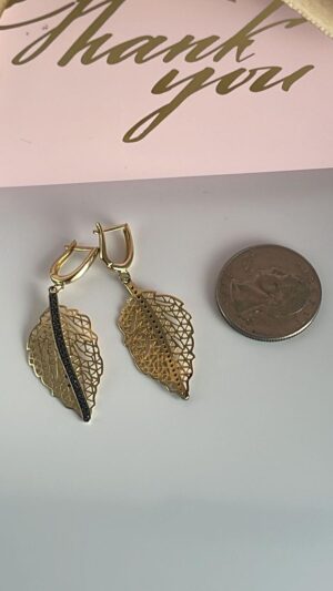 Aretes de hoja con Piedras Negras