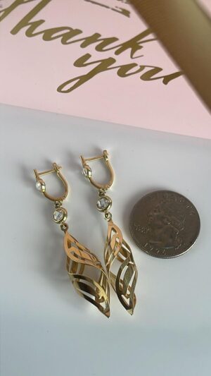 Aretes en oro amarillo con piedra blanca - Imagen 2