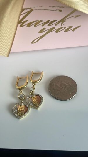 Aretes tres oros con piedras blancas