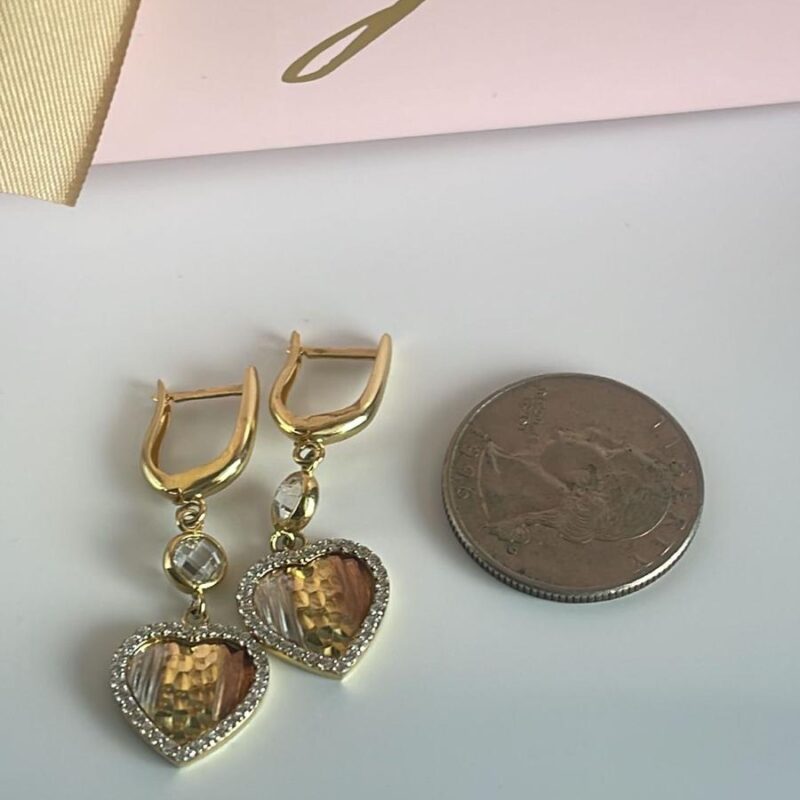 Aretes tres oros con piedras blancas