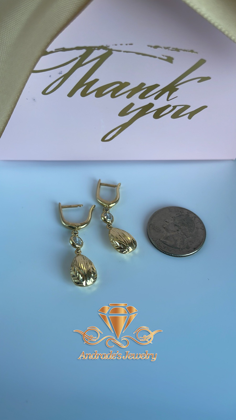 Aretes en oro amarillo con piedra blanca - Imagen 2