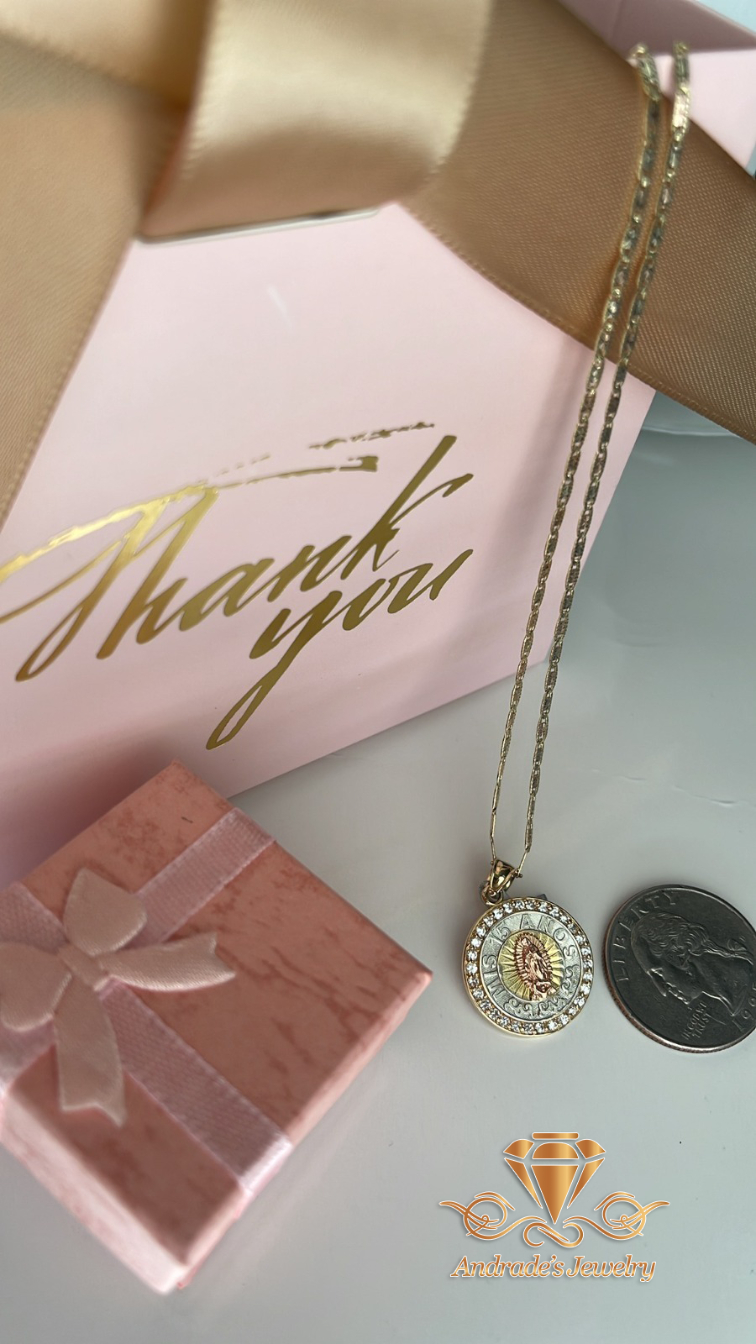 Medalla y cadena para quinceañera tres oros - Imagen 2