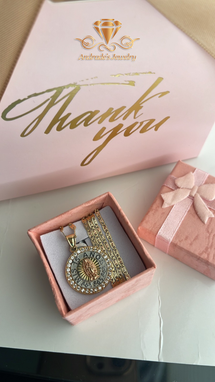 Medalla y cadena para quinceañera tres oros - Imagen 3