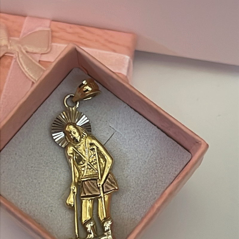 Dije de San Lázaro tres oros